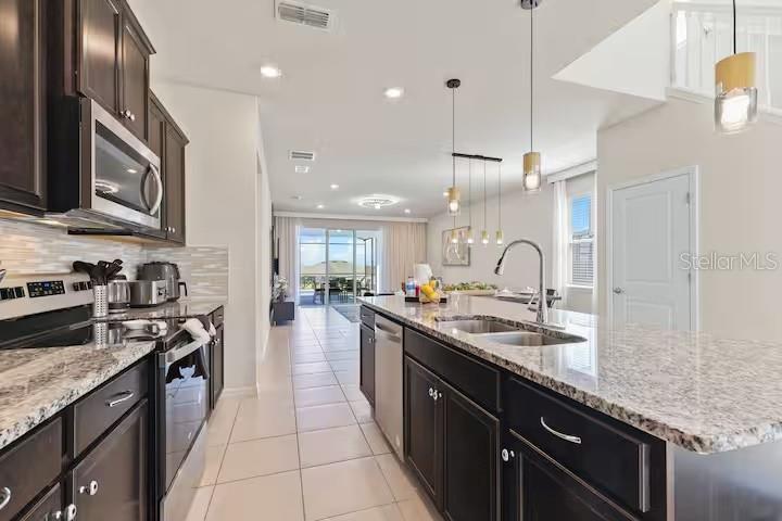 WINDSOR ISLAND RESIDENCE PH 2B - Residential