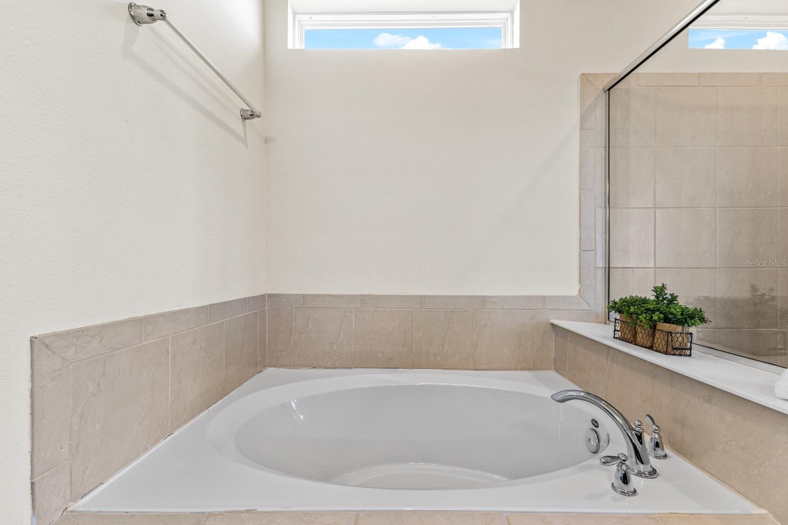 WINDSOR ISLAND RESIDENCE PH 2B - Residential