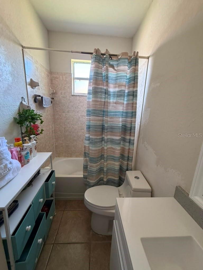 LAKE THOMAS WOODS 7TH ADD - Residential Lease
