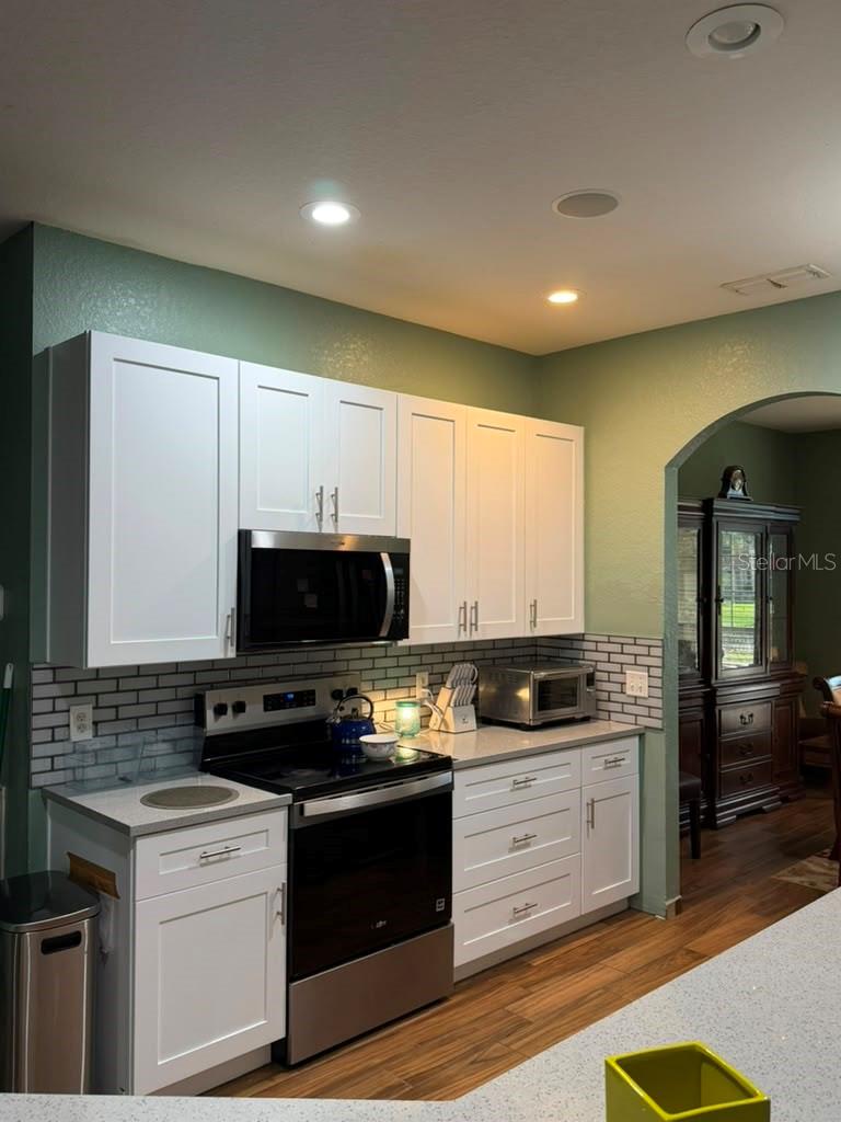LAKE THOMAS WOODS 7TH ADD - Residential Lease