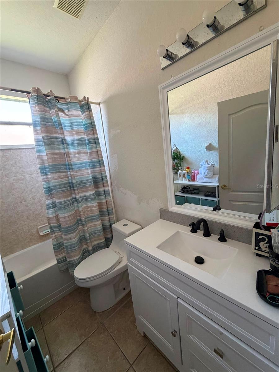 LAKE THOMAS WOODS 7TH ADD - Residential Lease