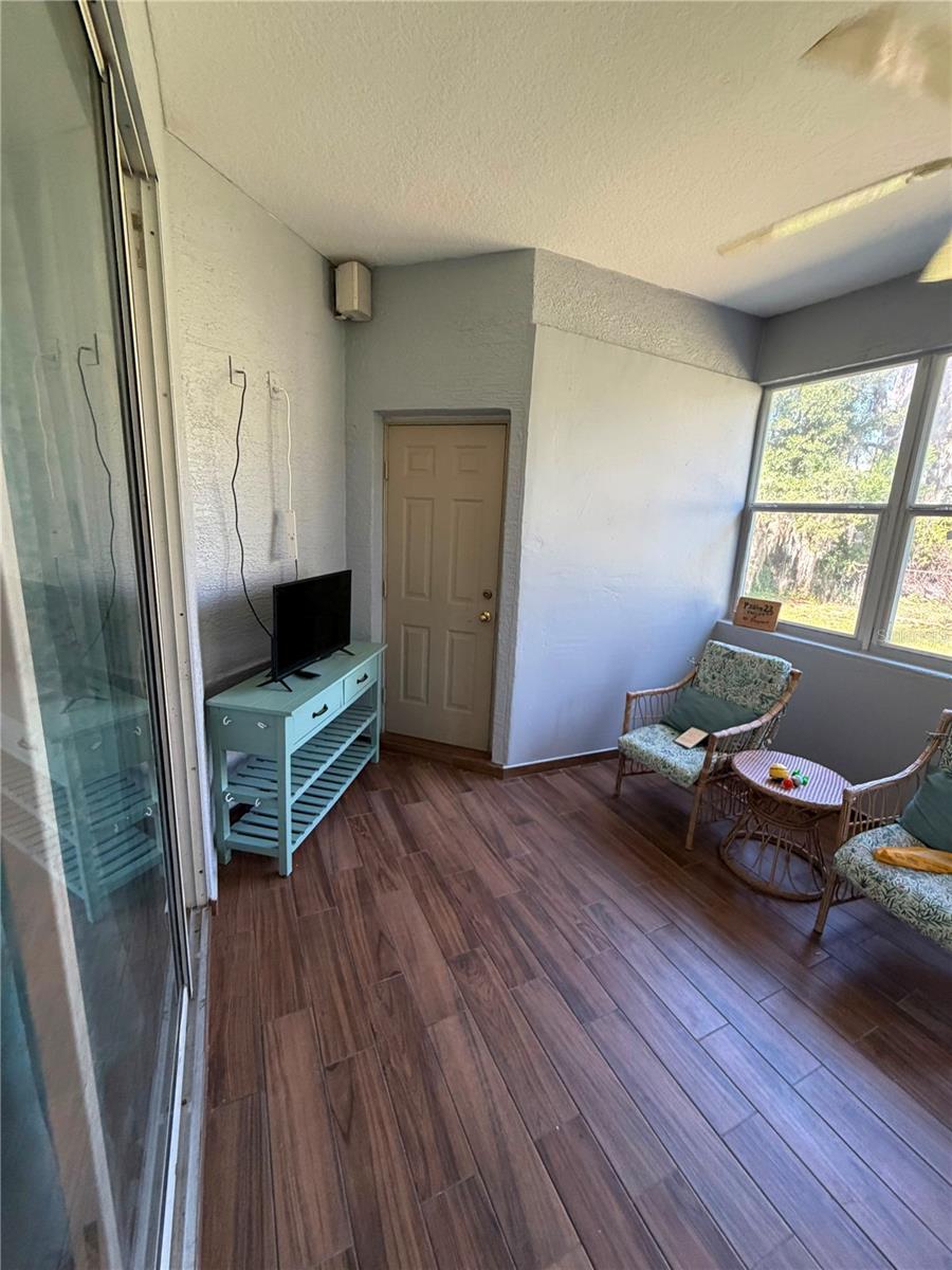 LAKE THOMAS WOODS 7TH ADD - Residential Lease