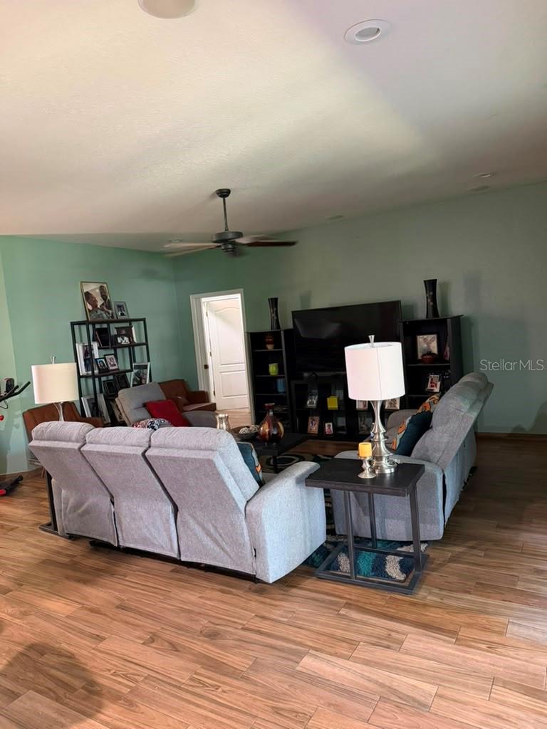 LAKE THOMAS WOODS 7TH ADD - Residential Lease