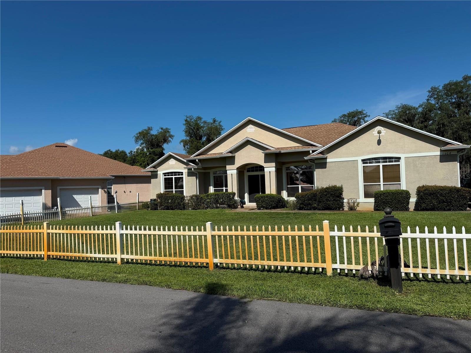 LAKE THOMAS WOODS 7TH ADD - Residential Lease