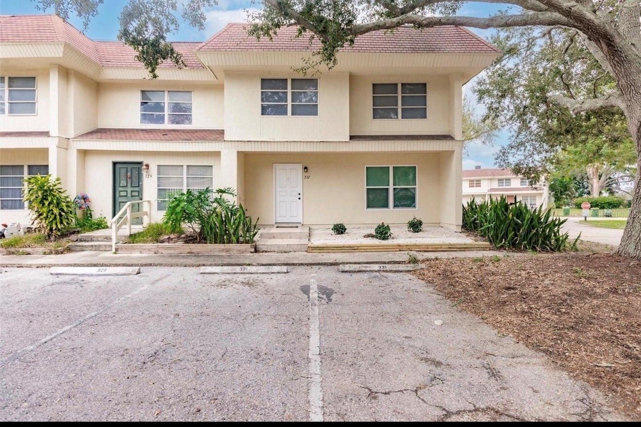 Beautifully updated 4-bedroom, 3-bathroom condo offering spacious living and modern finishes throughout. This large end-unit features a fully renovated kitchen (2023) with upgraded cabinetry, countertops, and newer appliances, along with updated bathrooms (2023) and newer flooring. A new HVAC (2023) and new upstairs windows (2025) provide peace of mind, comfort, and energy efficiency.
The layout includes an in-unit washer and dryer conveniently located in the kitchen, two assigned parking spaces, and generous storage options. With four full bedrooms, this home offers outstanding flexibility for families, multigenerational living, or investors seeking strong rental potential.
Located in central Sarasota with easy access to shopping, dining, downtown, beaches, and major roadways, this property offers exceptional value and convenience. A fantastic opportunity to own a move-in-ready residence or a highyield investment property.