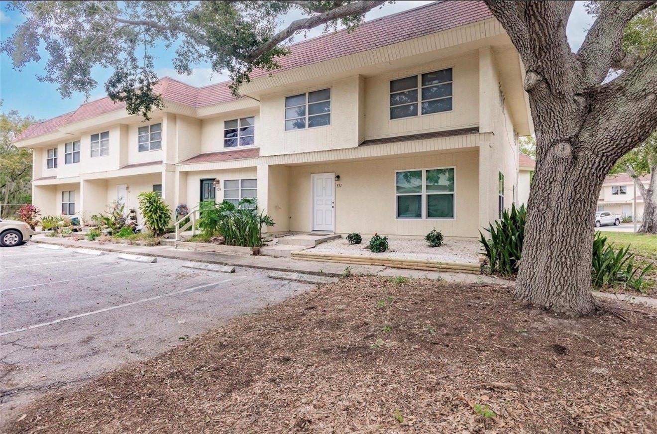 FAIRWAY OAKS - Residential