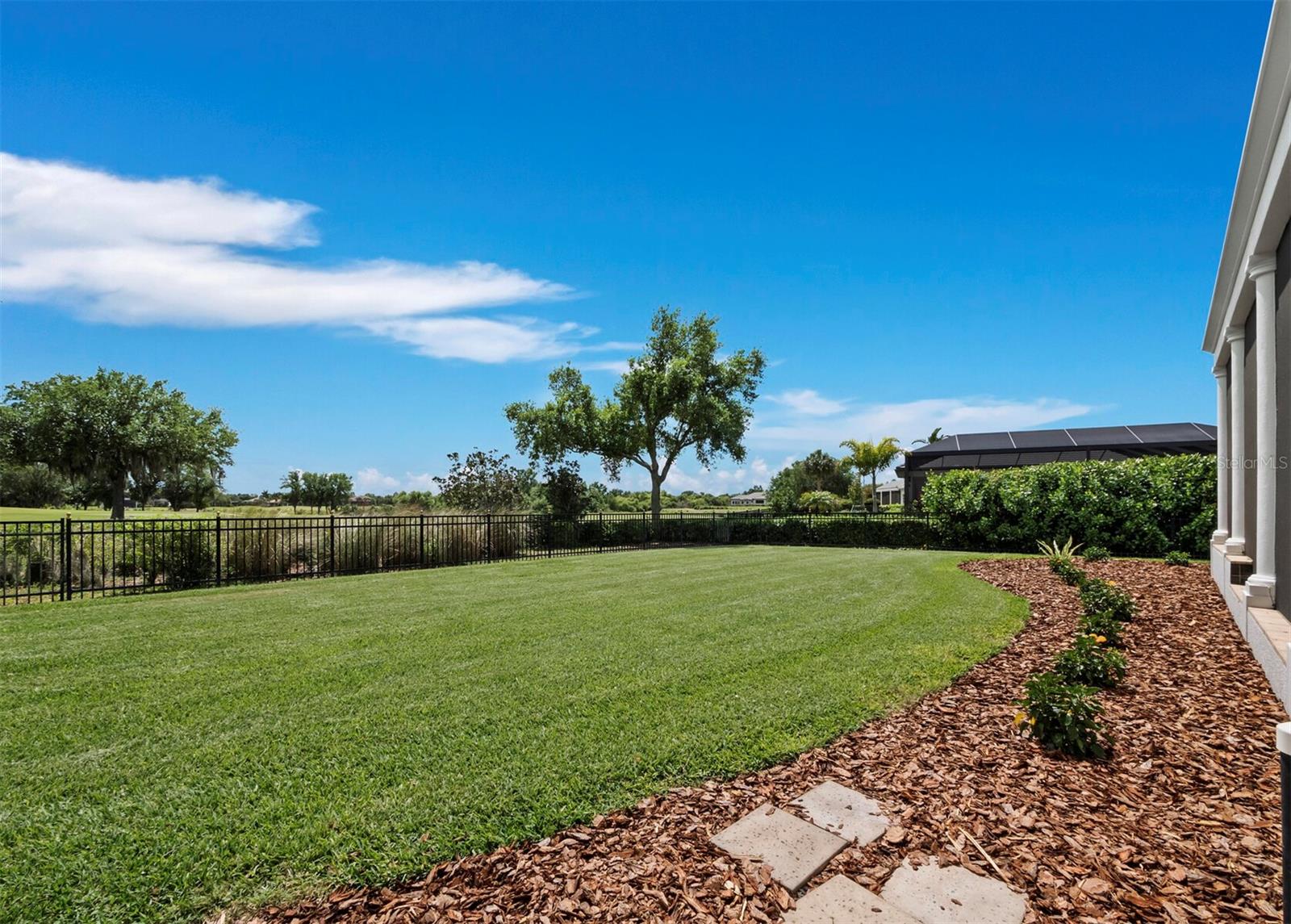 FOUNDERS CLUB - Residential