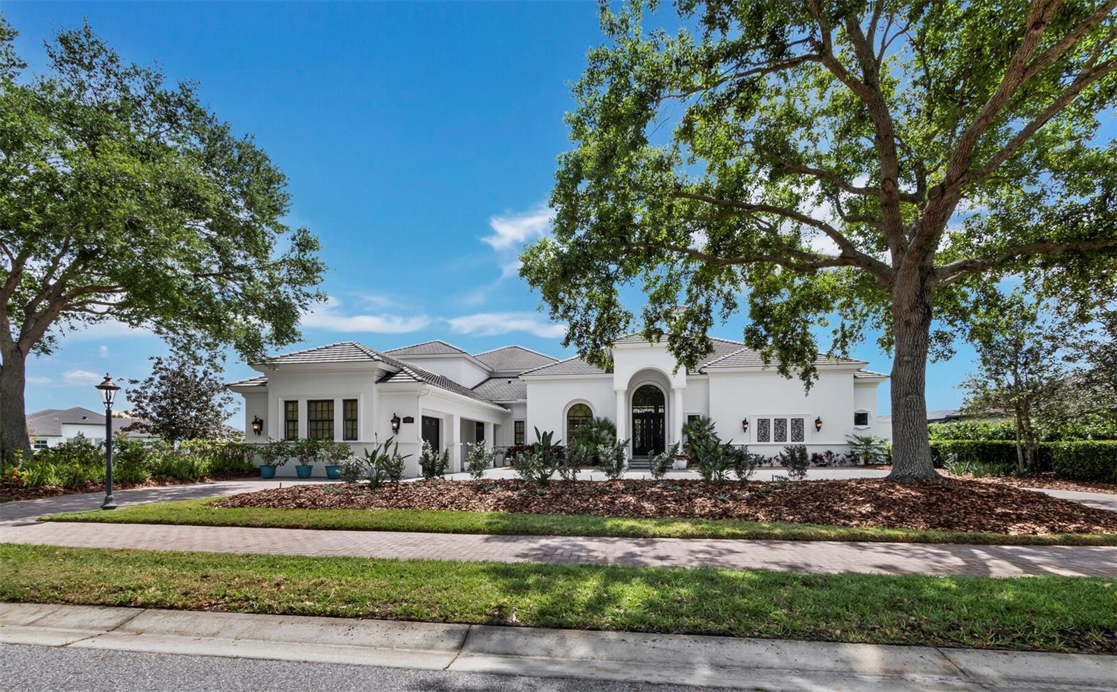 FOUNDERS CLUB - Residential