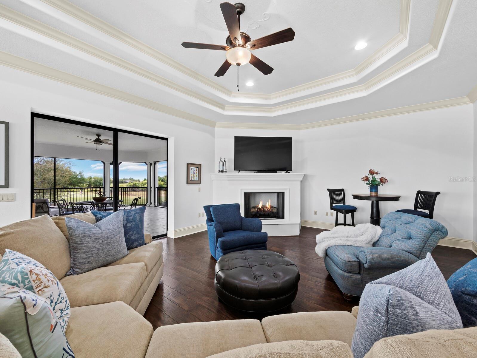 FOUNDERS CLUB - Residential