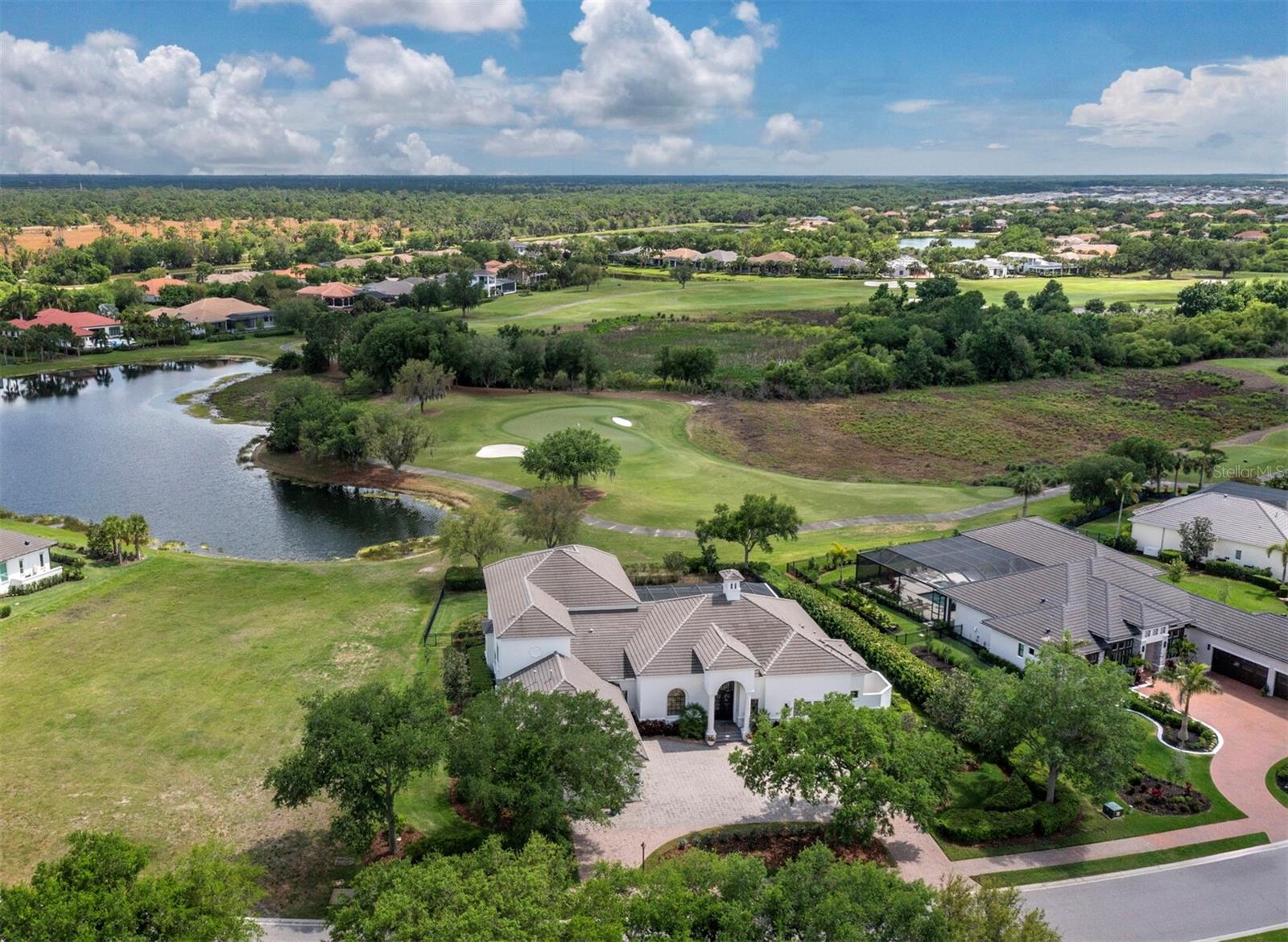 FOUNDERS CLUB - Residential