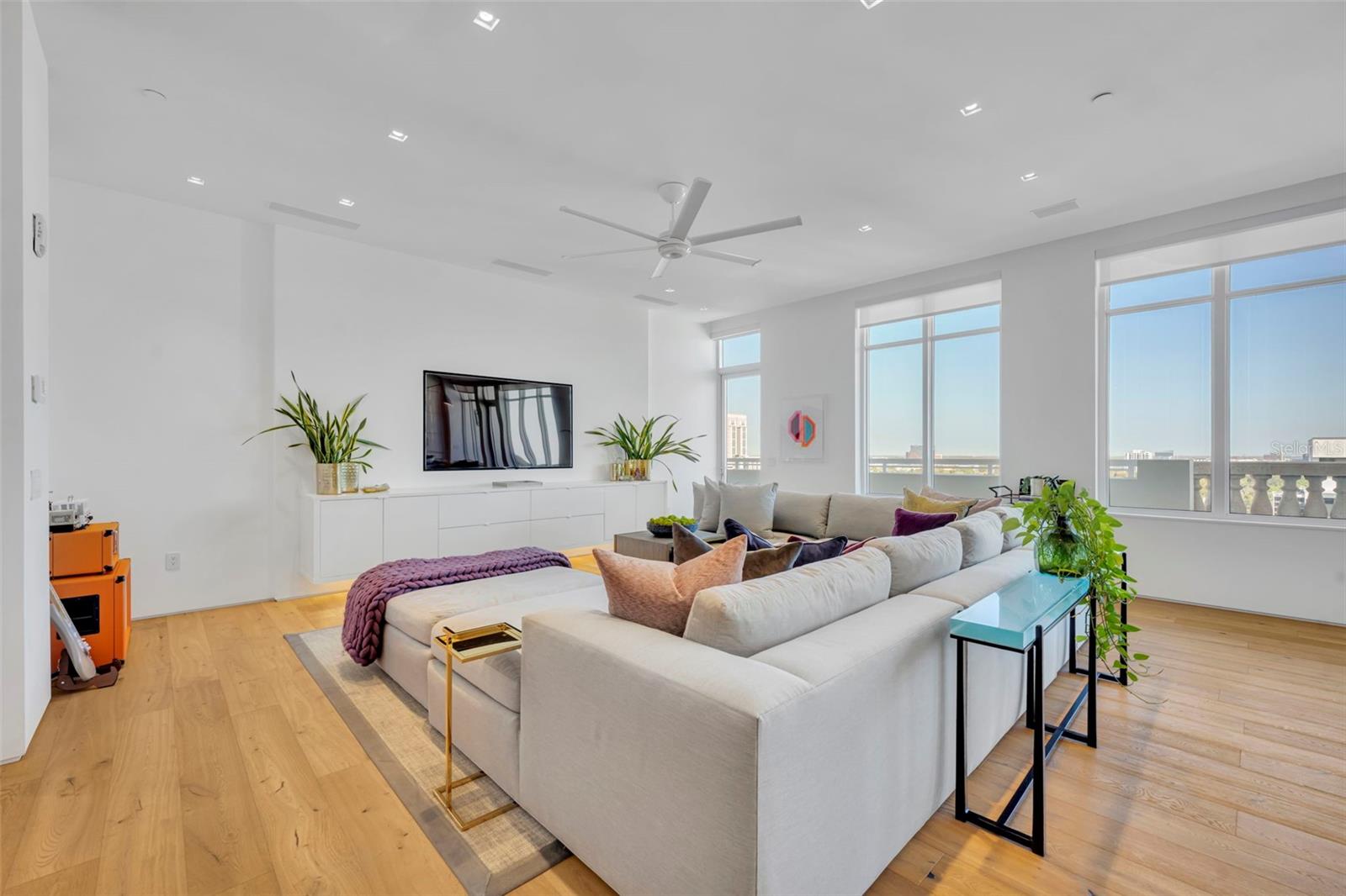SANCTUARY DOWNTOWN - Residential