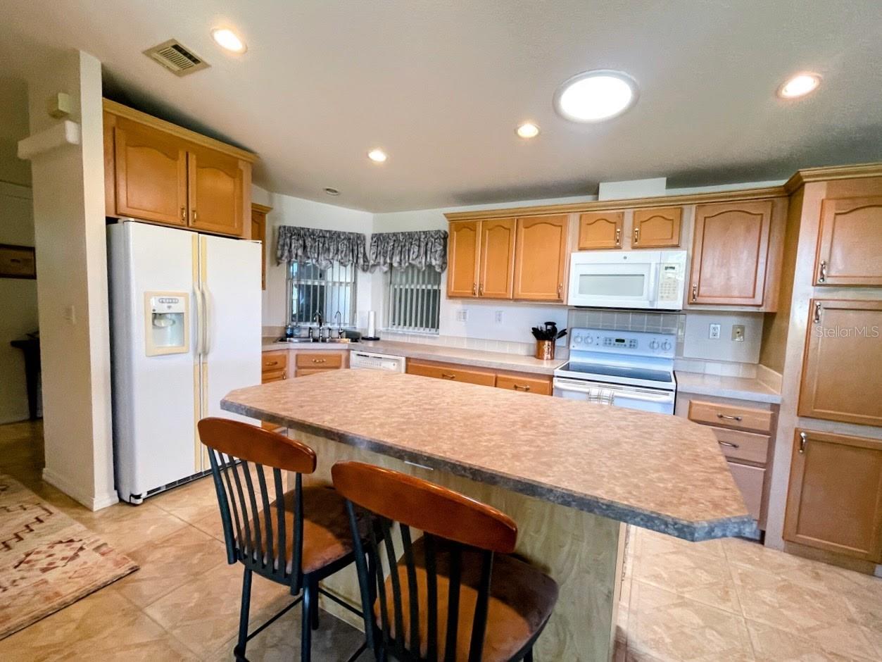 COUNTRY CLUB ESTATES - Residential