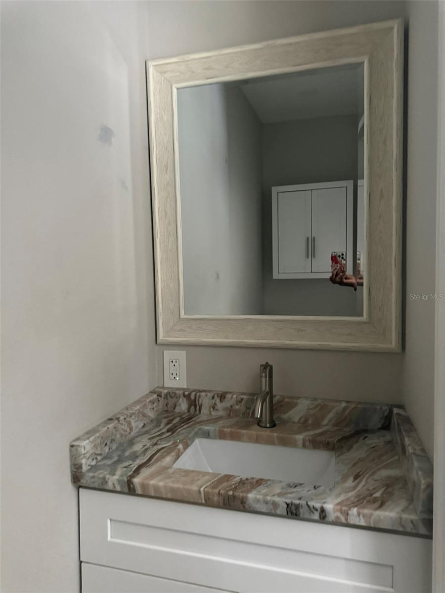 BAL HARBOUR CHATEAUX - Residential