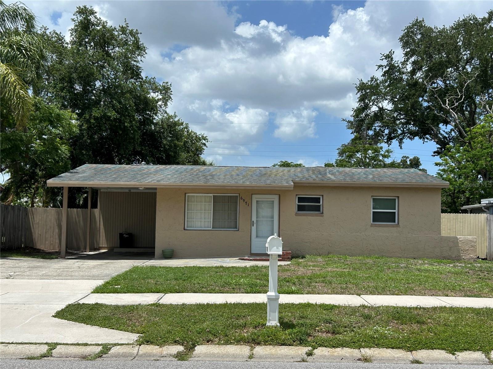 This move-in-ready property is located in the heart of Pinellas Park, conveniently situated near various shopping and dining options.
This spacious home features tile flooring throughout, including two bedrooms, two bathrooms, and an additional room that can be used as a third bedroom. Significant updates were completed in 2022, including renovations of the kitchen and bathrooms, as well as the installation of a new stove and range. The house includes a large, private, fenced-in backyard.