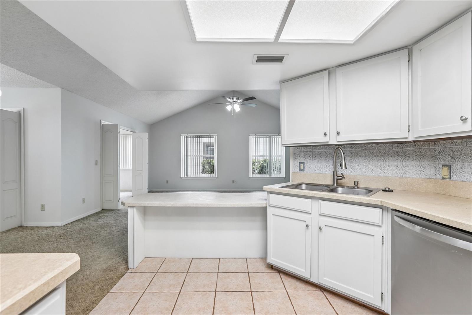 SILVER OAKS PH 01 - Residential