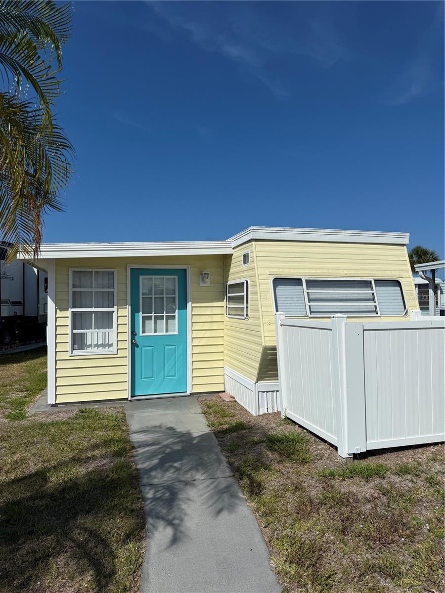 HOLIDAY TRAVEL PARK ENGLEWOOD - Residential