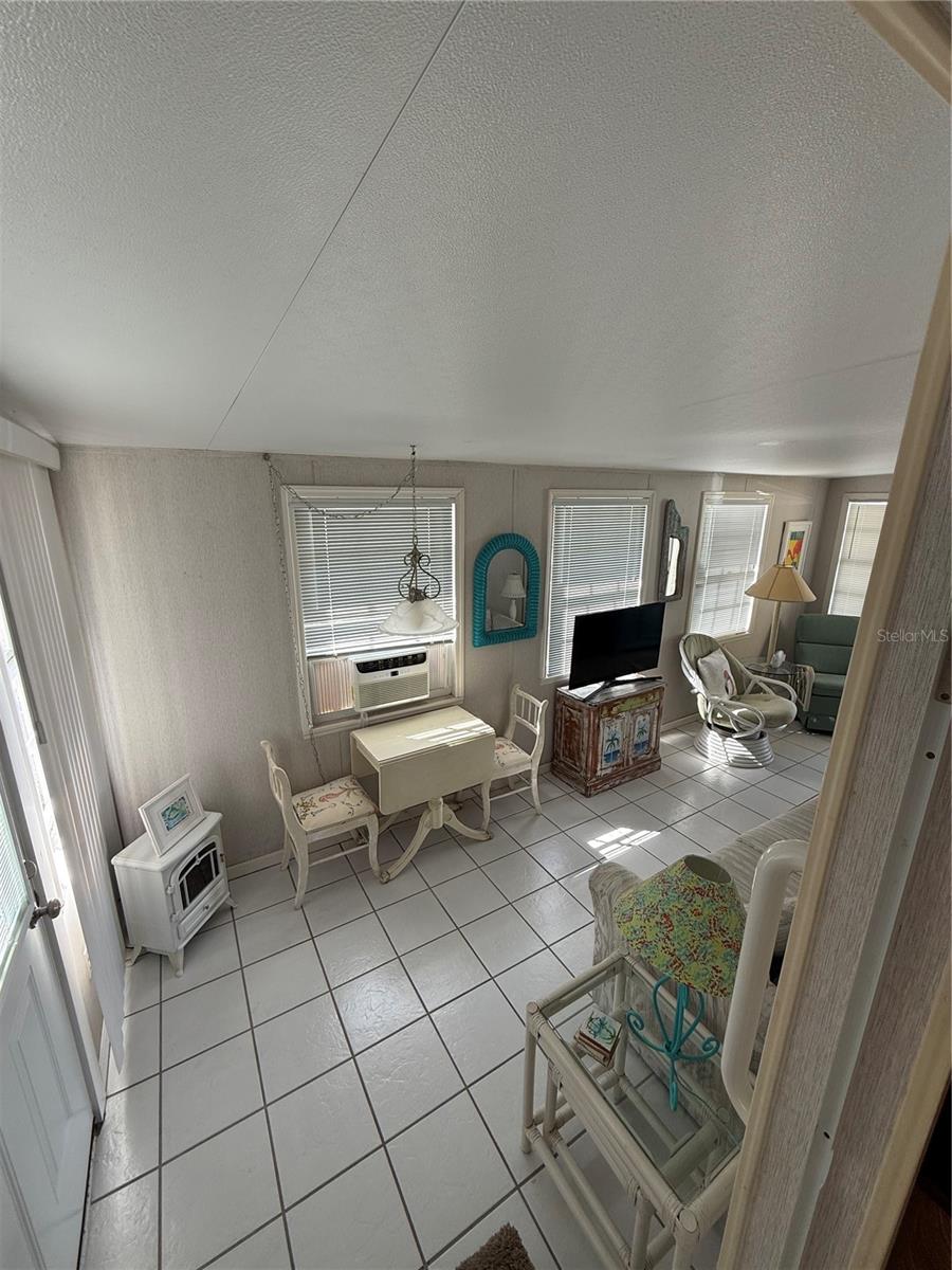 HOLIDAY TRAVEL PARK ENGLEWOOD - Residential