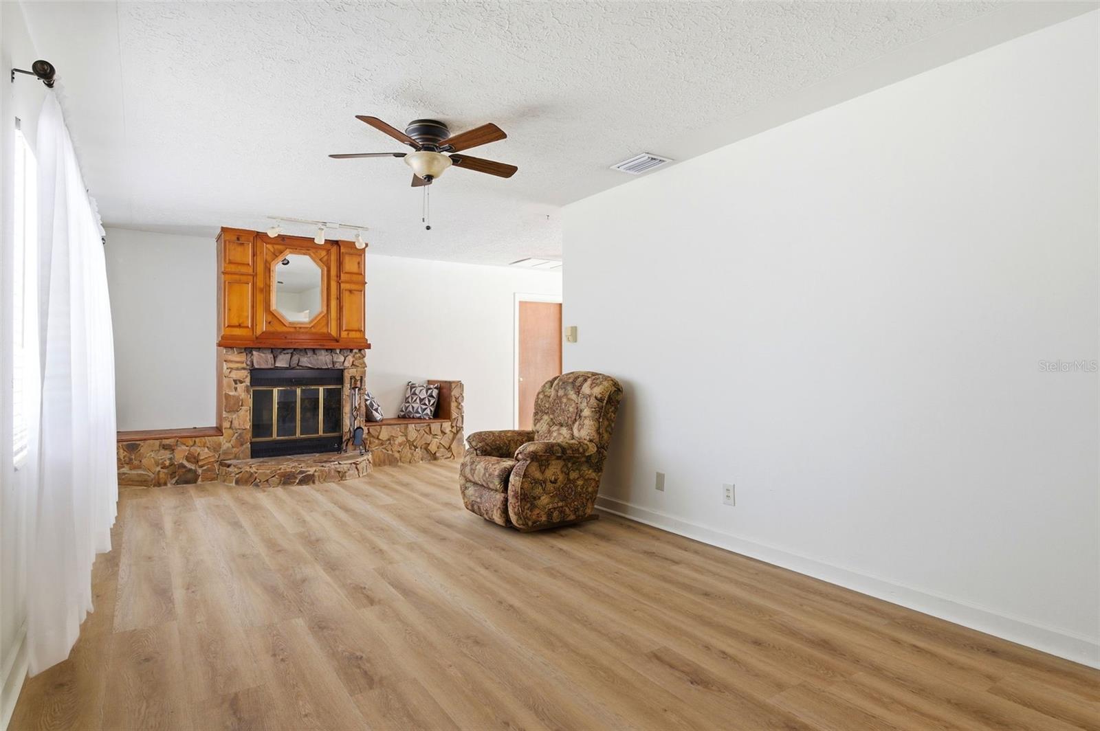 ESQUIRE ESTATES - Residential
