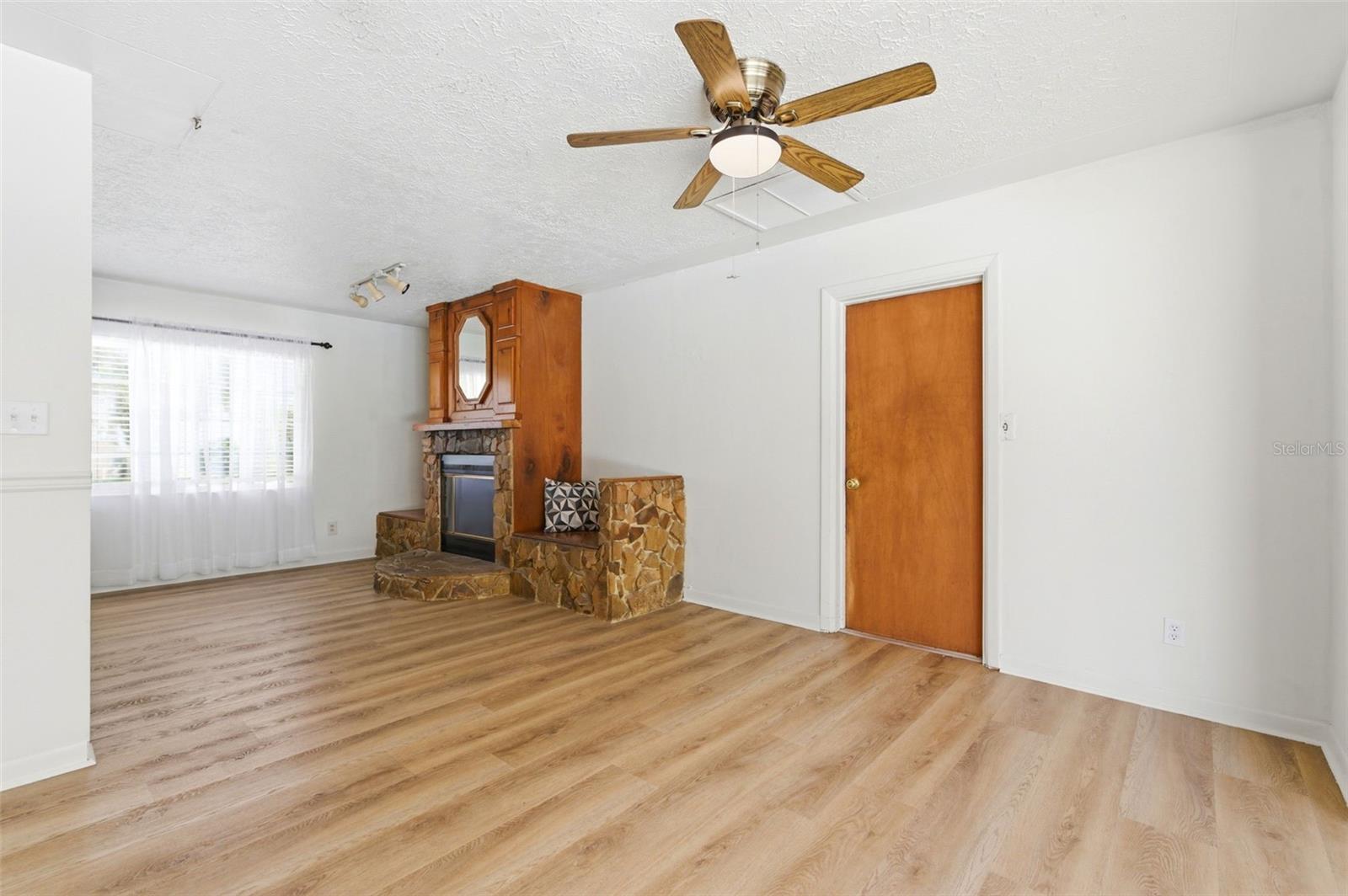 ESQUIRE ESTATES - Residential