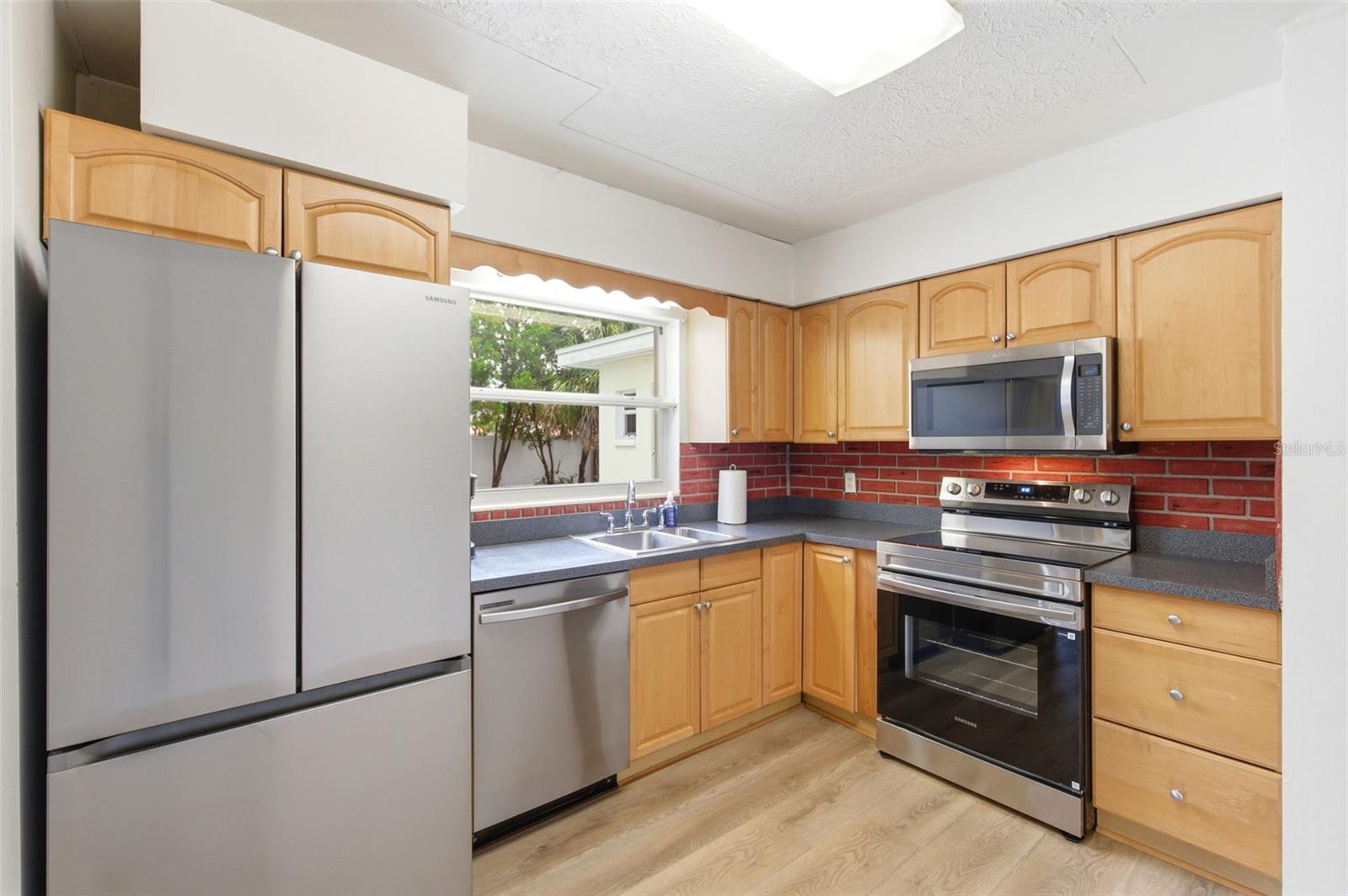 ESQUIRE ESTATES - Residential