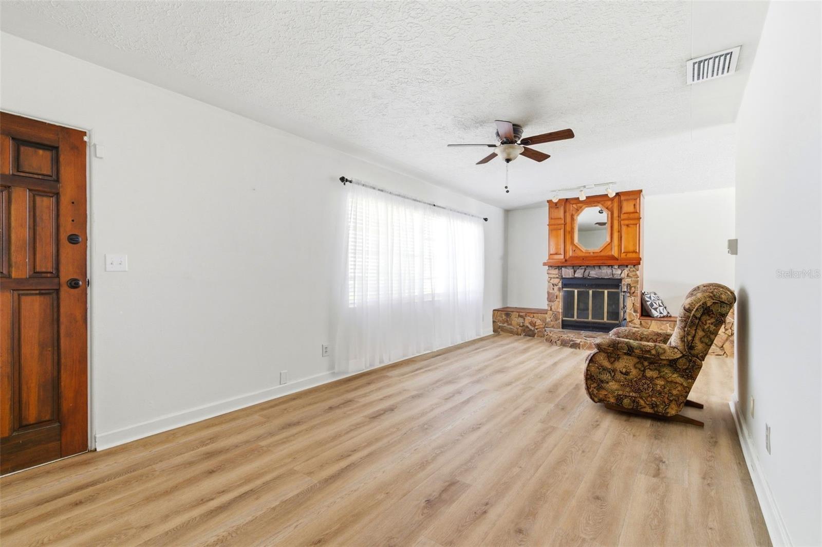 ESQUIRE ESTATES - Residential