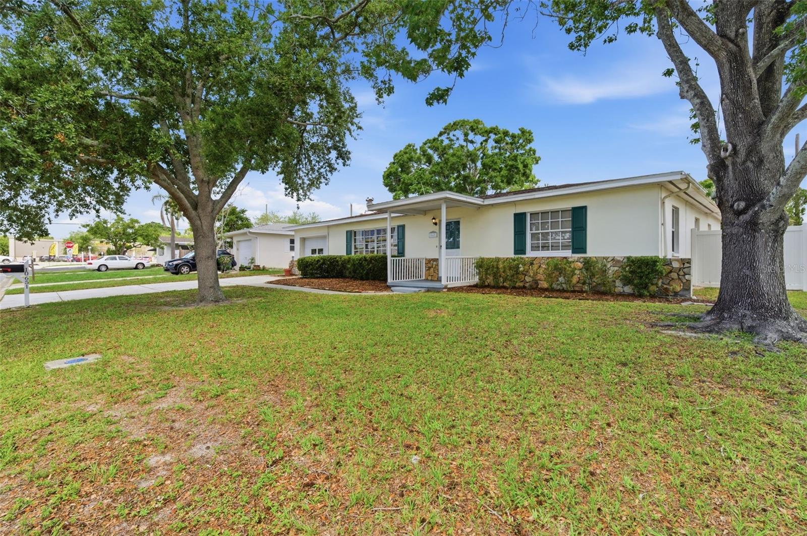 ESQUIRE ESTATES - Residential