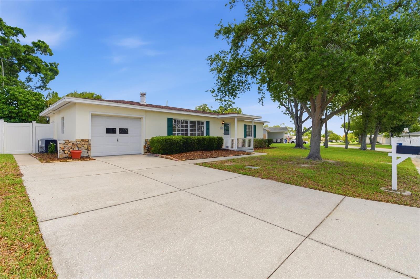 ESQUIRE ESTATES - Residential
