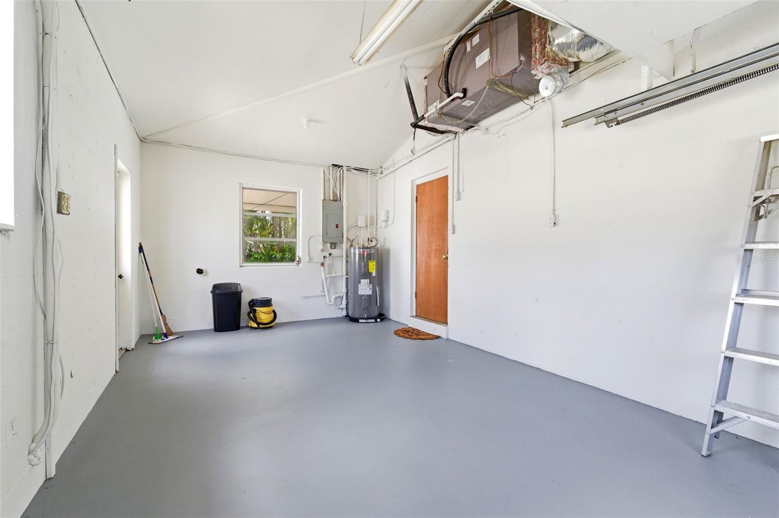 ESQUIRE ESTATES - Residential