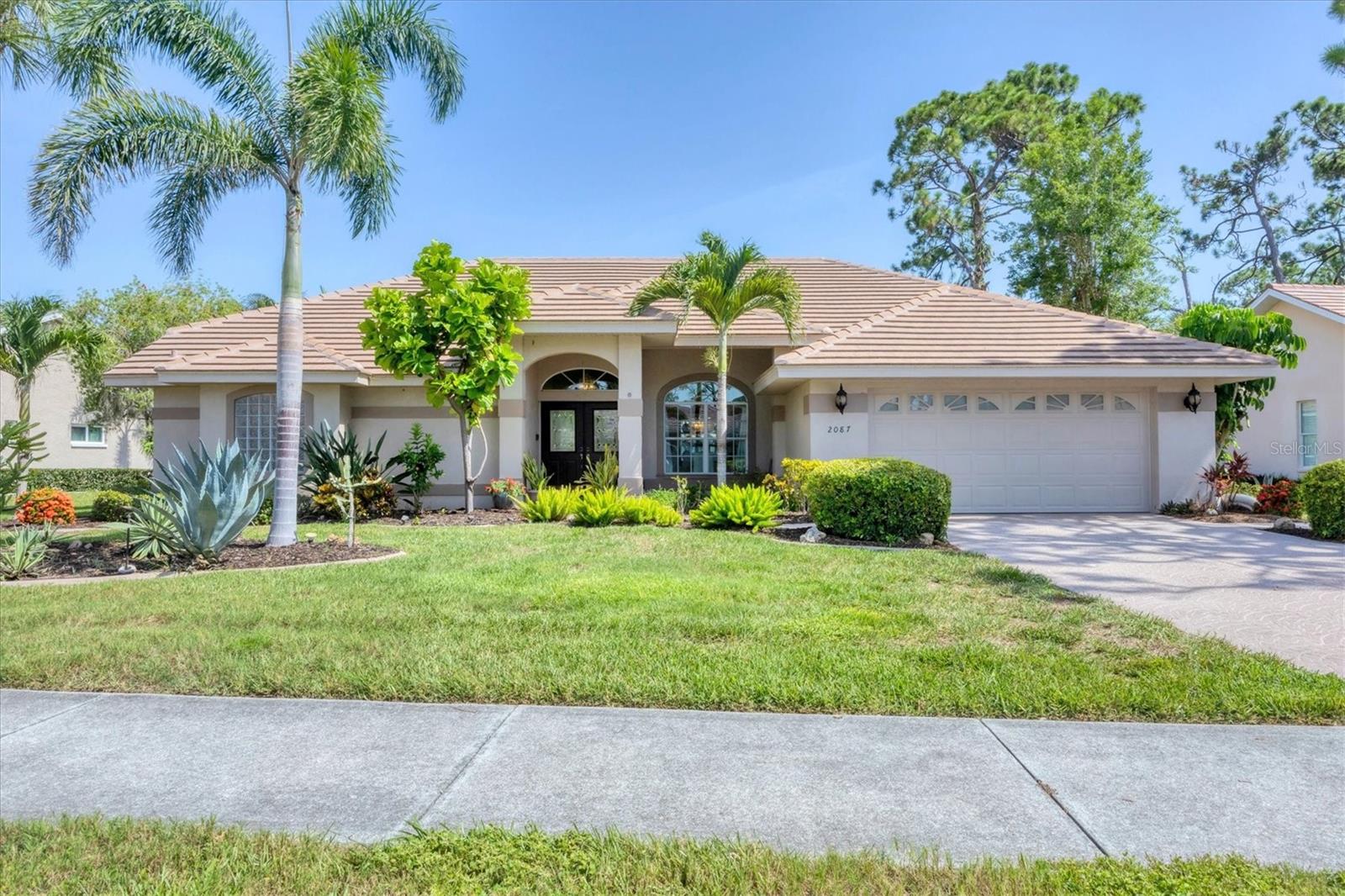 CALUSA LAKES - Residential