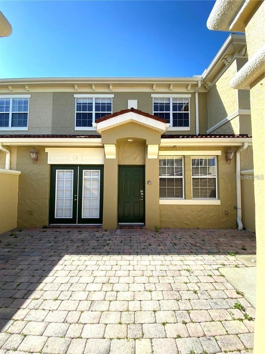 Beautiful two-story townhouse located in the desirable Tierra Del Sol community! Enjoy a charming private courtyard that welcomes you home. The spacious primary bedroom is conveniently located on the first floor and features a large whirlpool tub and separate vanity area. Upstairs, you'll find two additional bedrooms offering plenty of space for family or guests.
The kitchen overlooks the dining and living areas, creating an open-concept layout that is perfect for entertaining. Residents of Tierra Del Sol enjoy access to community amenities including a sparkling pool, clubhouse, and fitness center.
Ideally located near Disney attractions, shopping, dining, and major roadways, this home offers both comfort and convenience.
Property is tenant-occupied. Please do not disturb the tenants. Showings are by appointment only.
Don't miss this opportunity—schedule your showing today!