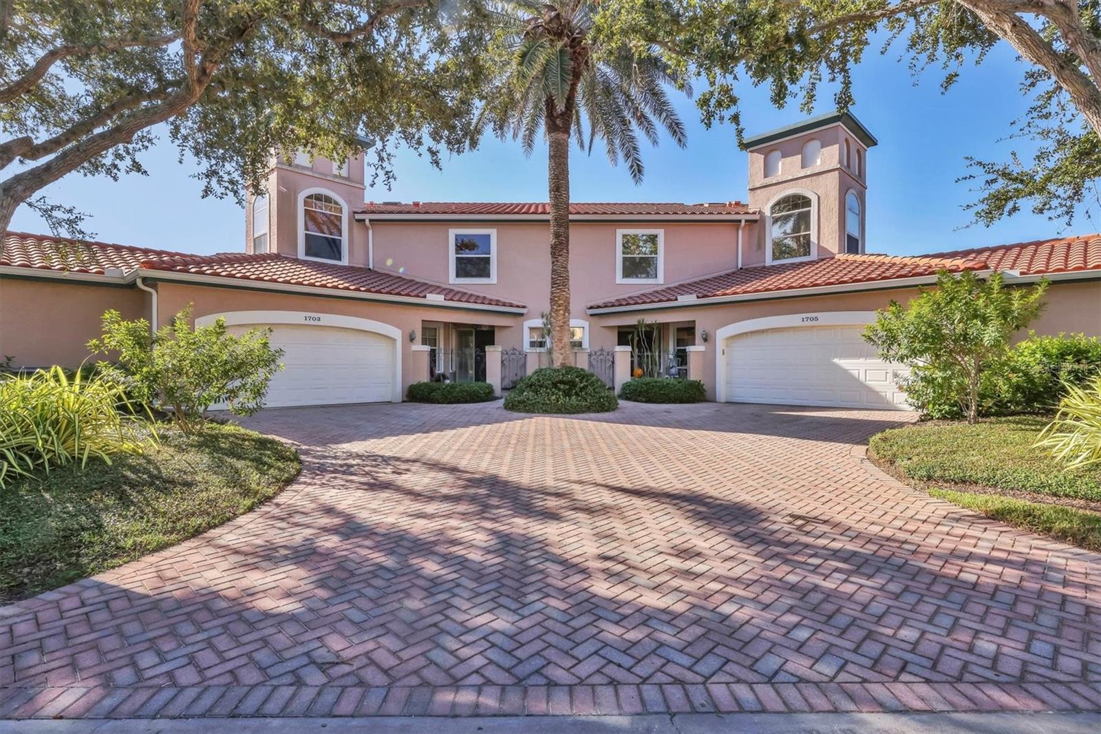LANDINGS, VILLAS AT EAGLES POINT - Residential