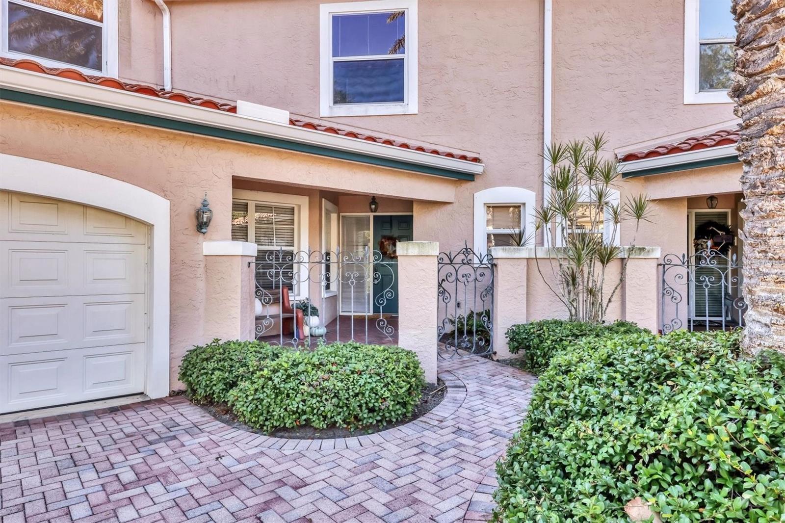 LANDINGS, VILLAS AT EAGLES POINT - Residential