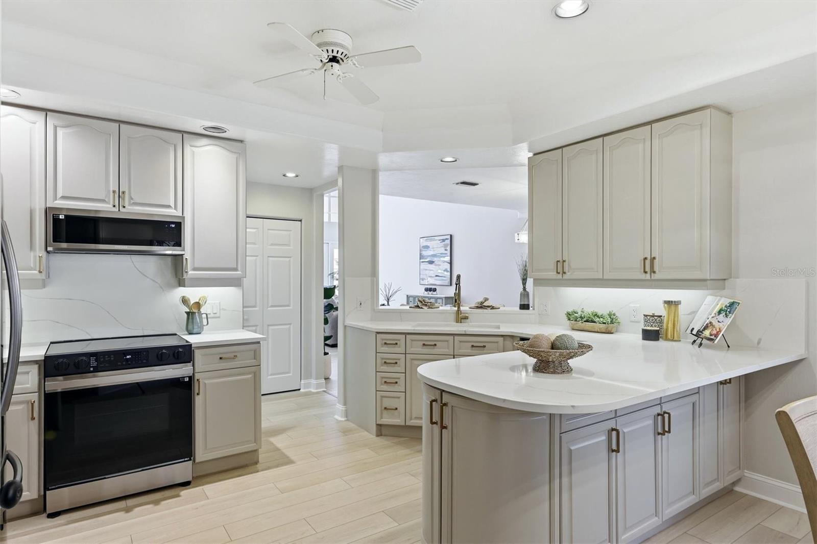 LANDINGS, VILLAS AT EAGLES POINT - Residential