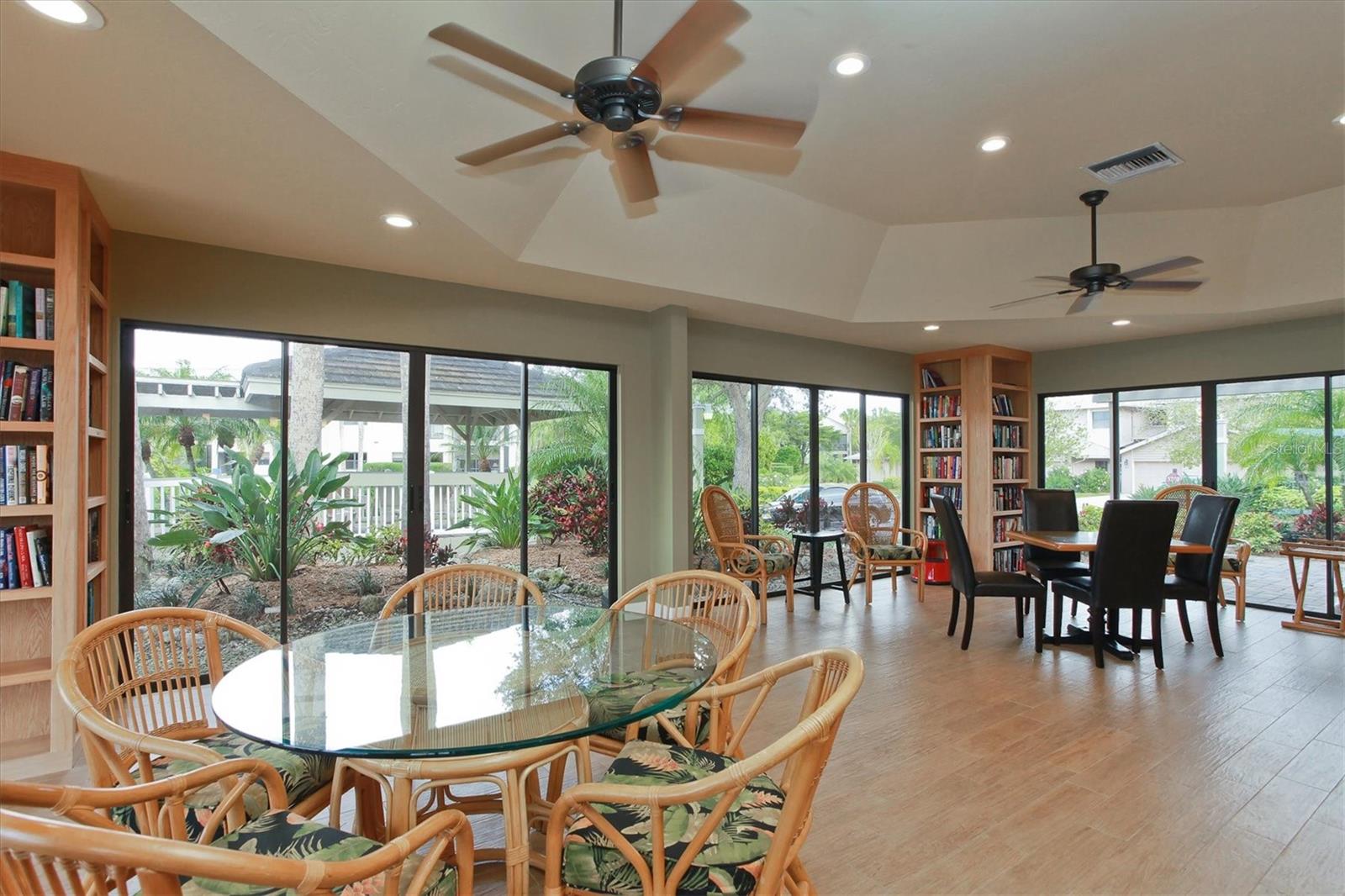 LANDINGS, VILLAS AT EAGLES POINT - Residential