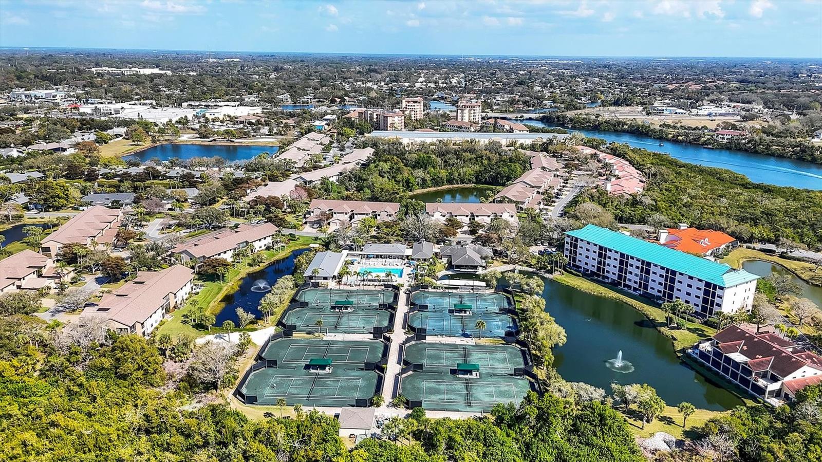 LANDINGS, VILLAS AT EAGLES POINT - Residential