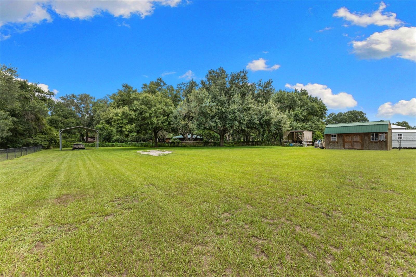COUNTRY TRAILS - Residential