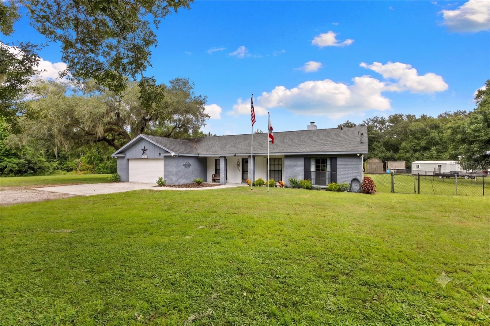 COUNTRY TRAILS - Residential