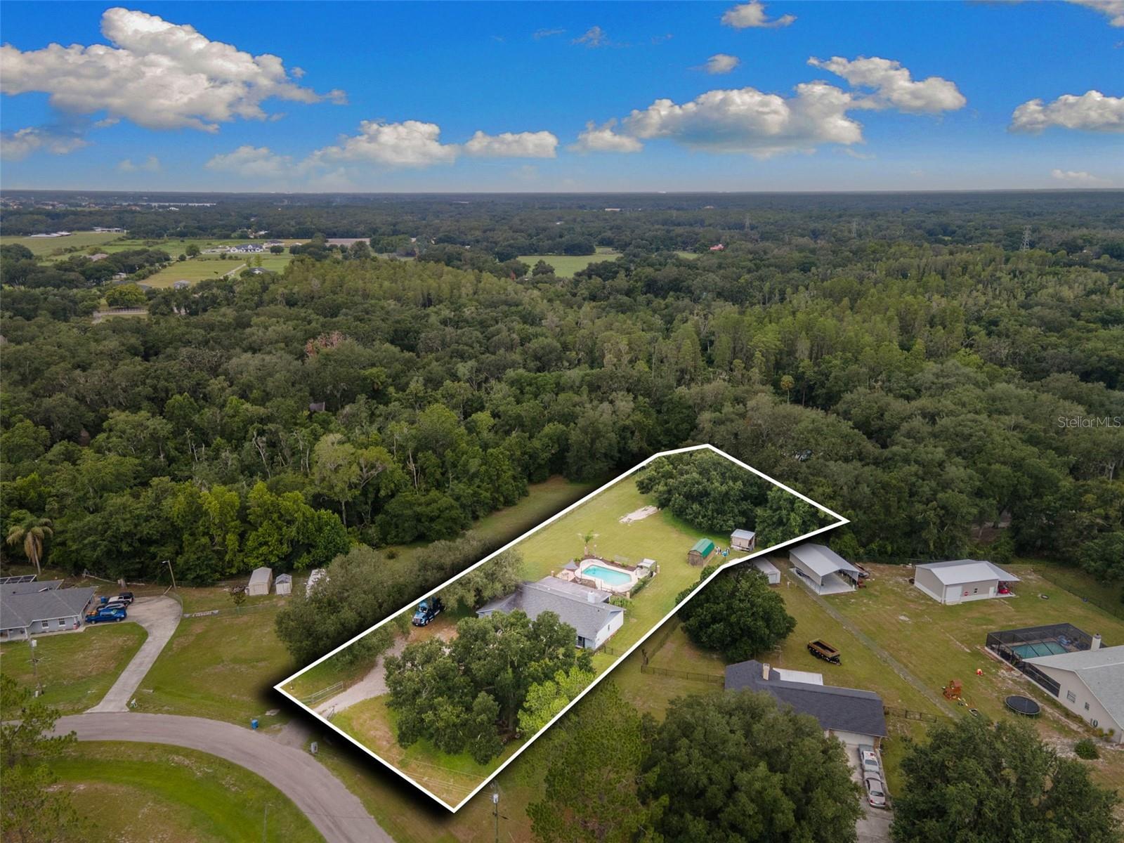COUNTRY TRAILS - Residential