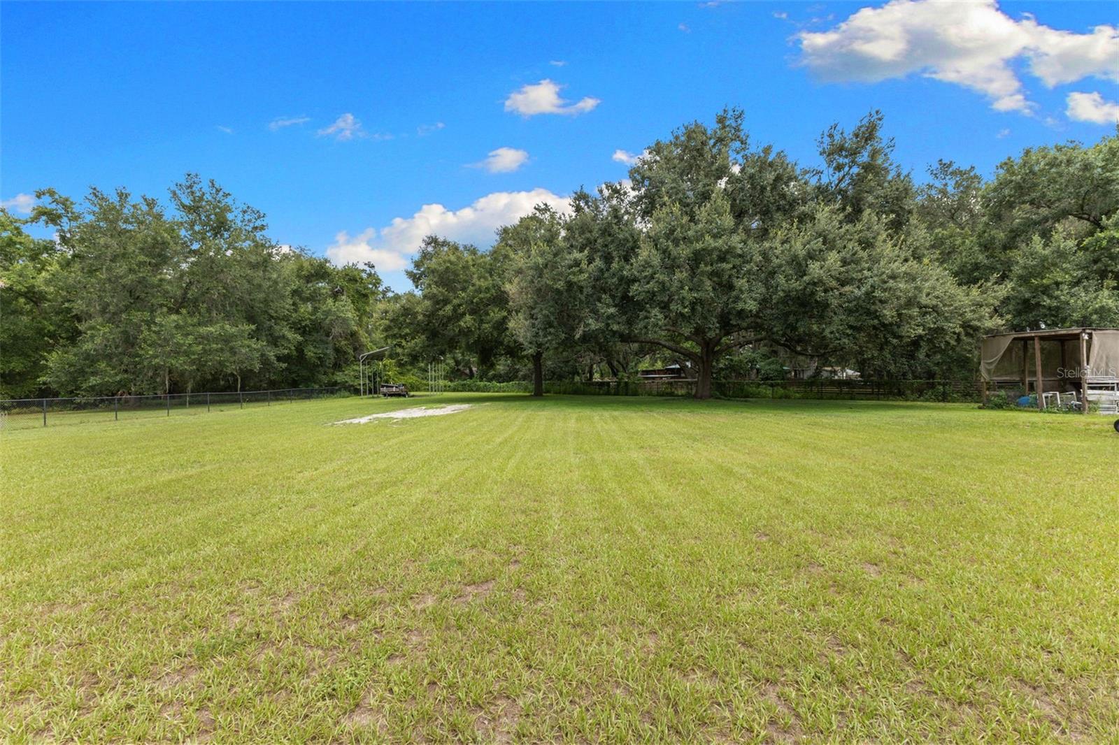 COUNTRY TRAILS - Residential