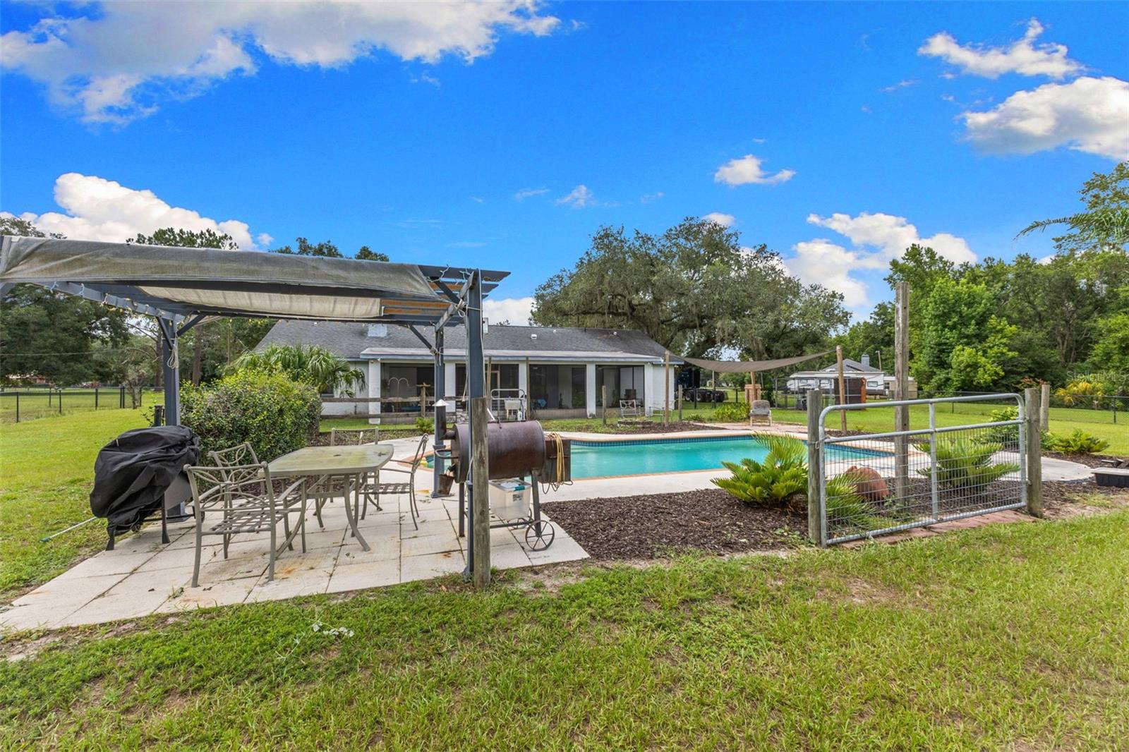 COUNTRY TRAILS - Residential