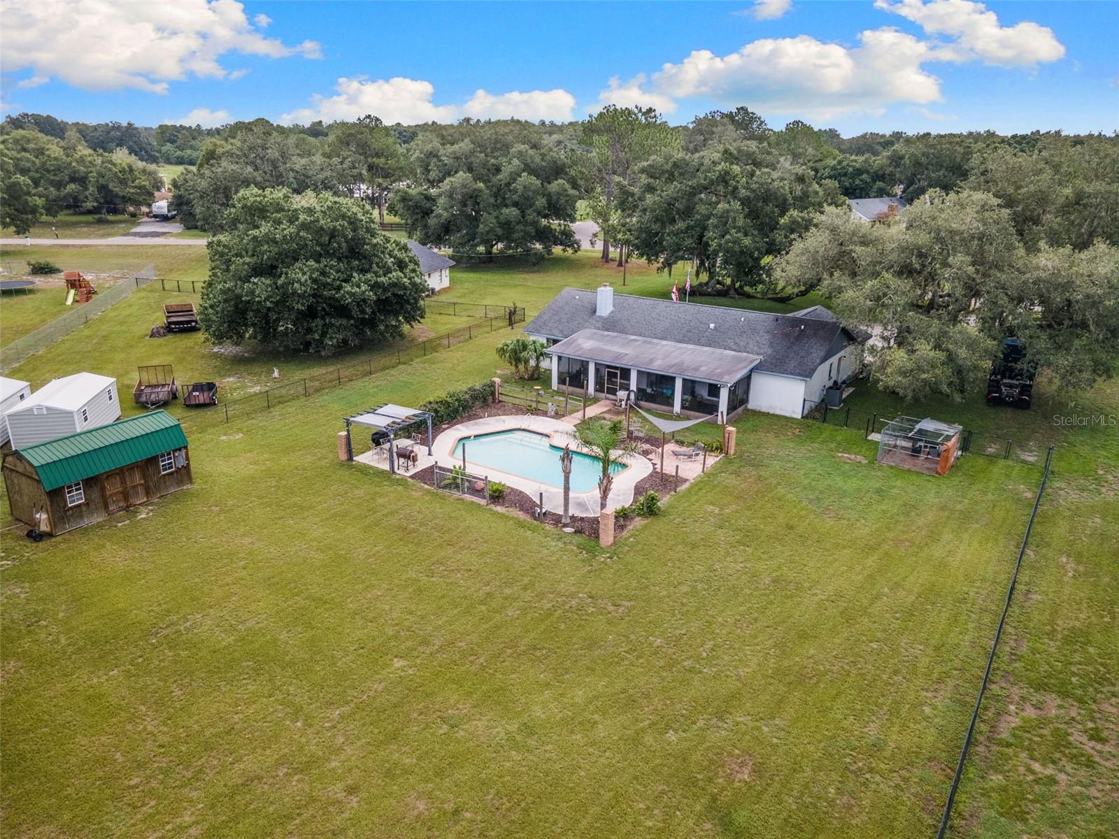 COUNTRY TRAILS - Residential