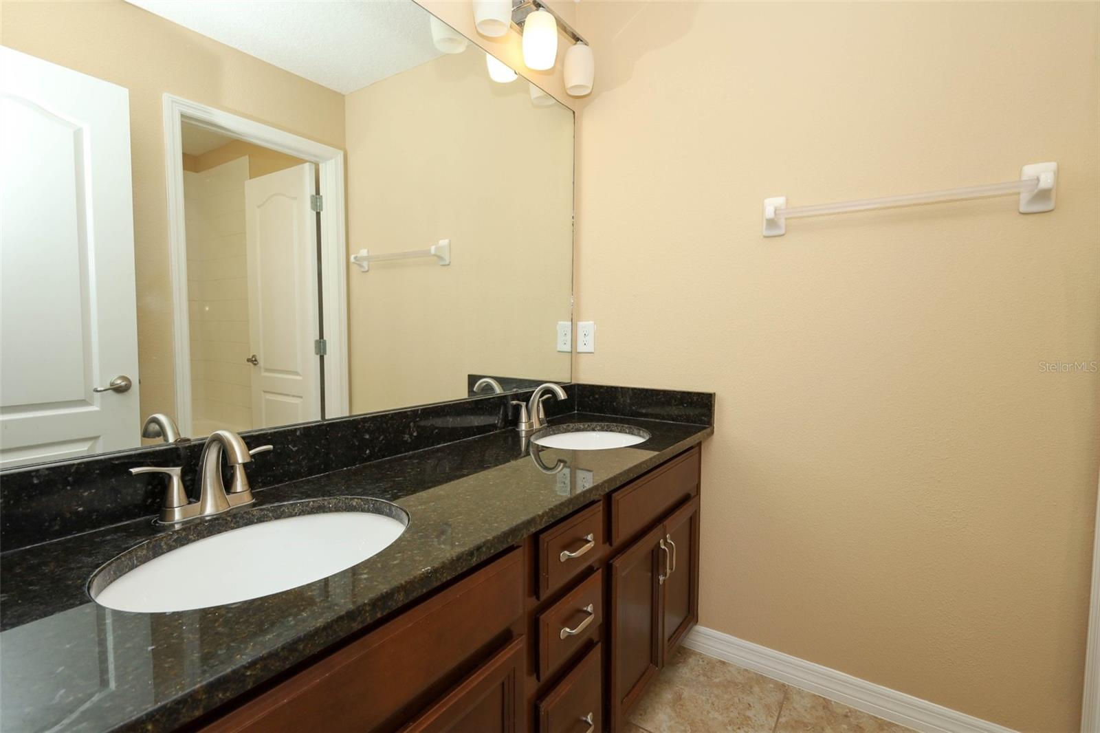 THORNBROOKE PH 1 - Residential Lease