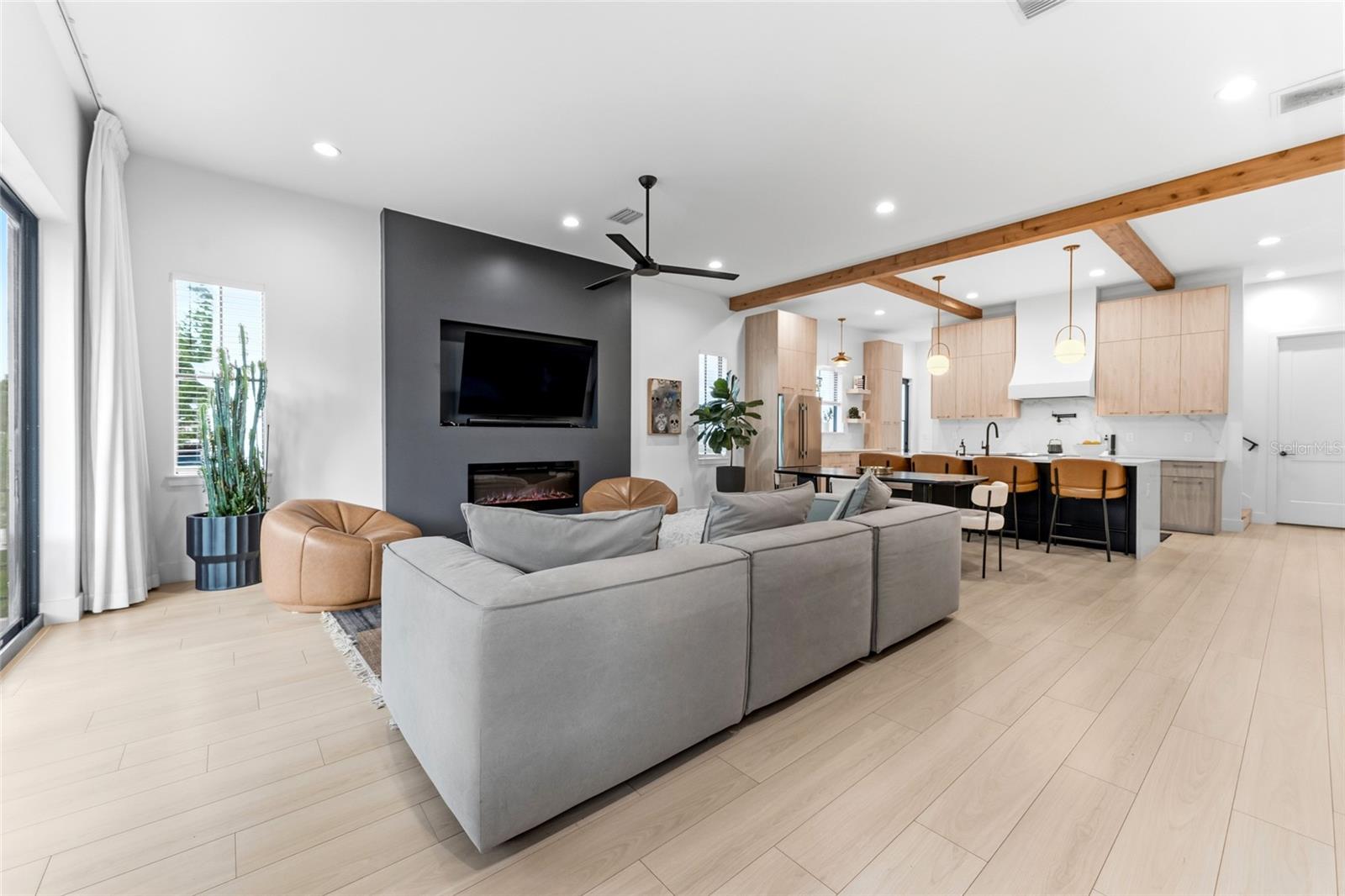 MAC FARLANE HUGH C SUB - Residential
