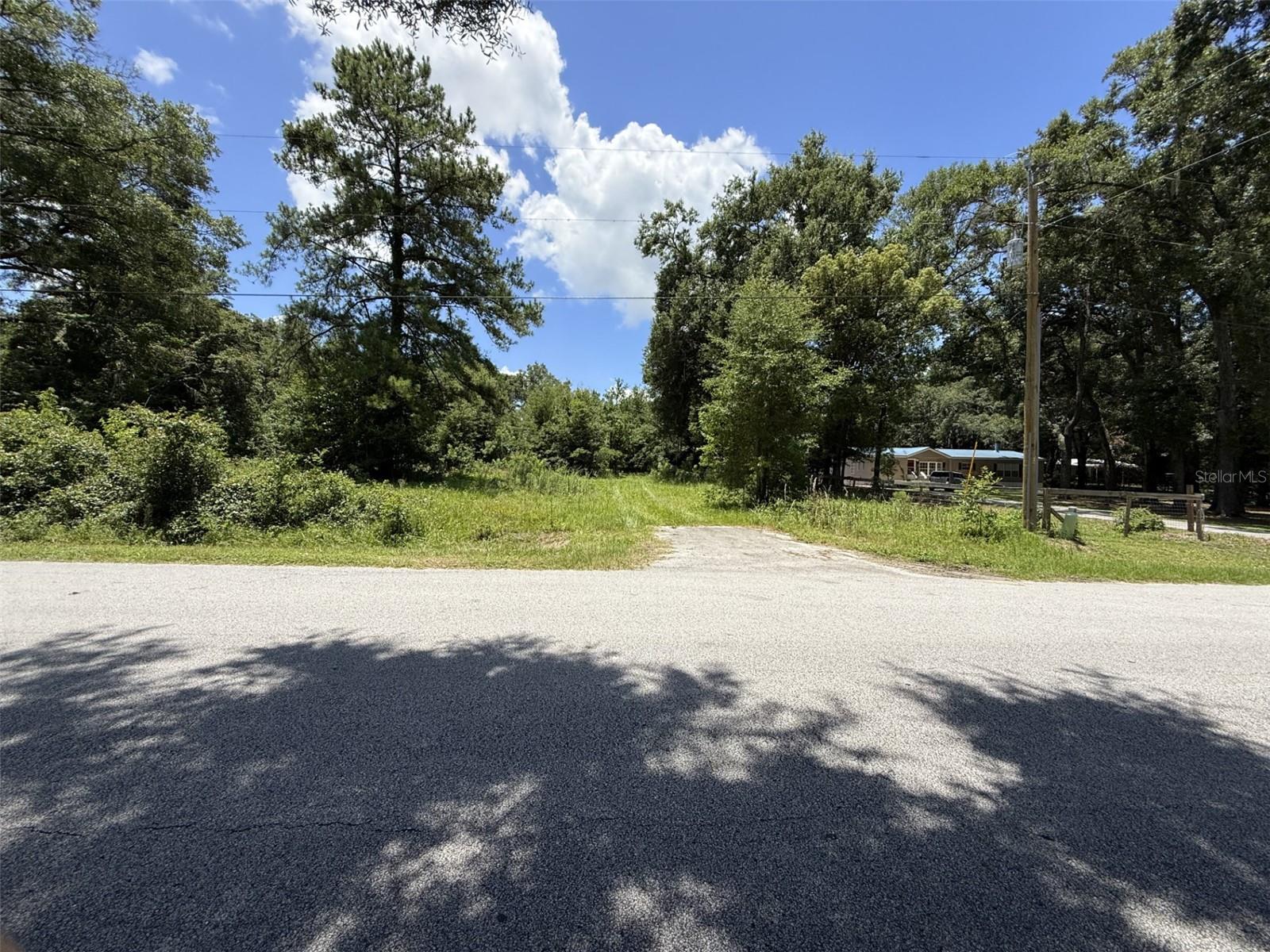 Beautiful lot partially clear very close to 80th ave in OCALA THOROUGHBRED ACRES Schools are minutes away, this property can be put a mobile home or a site built home, very nice area to build you dream home.