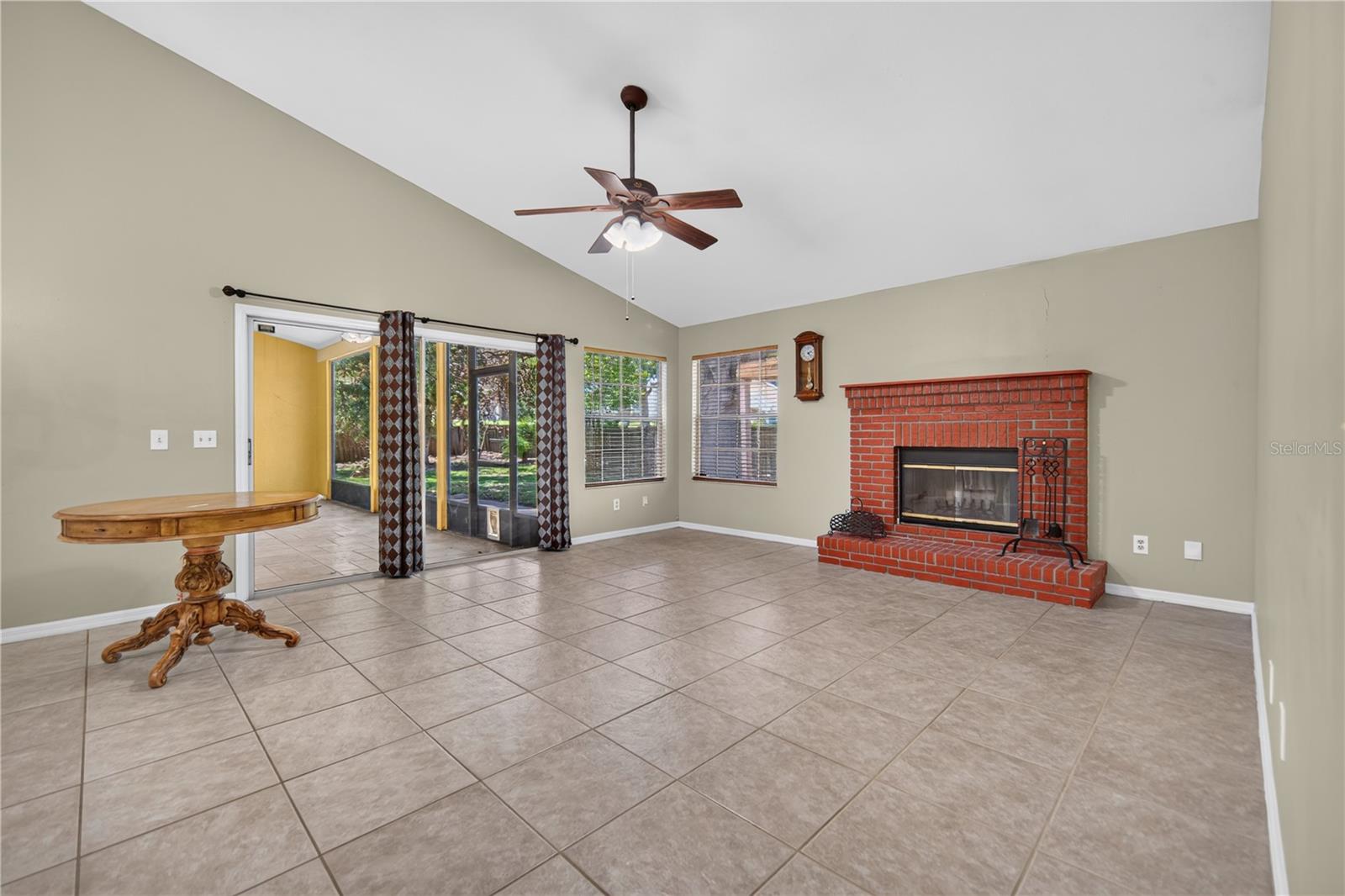 PEMBROOKE - Residential