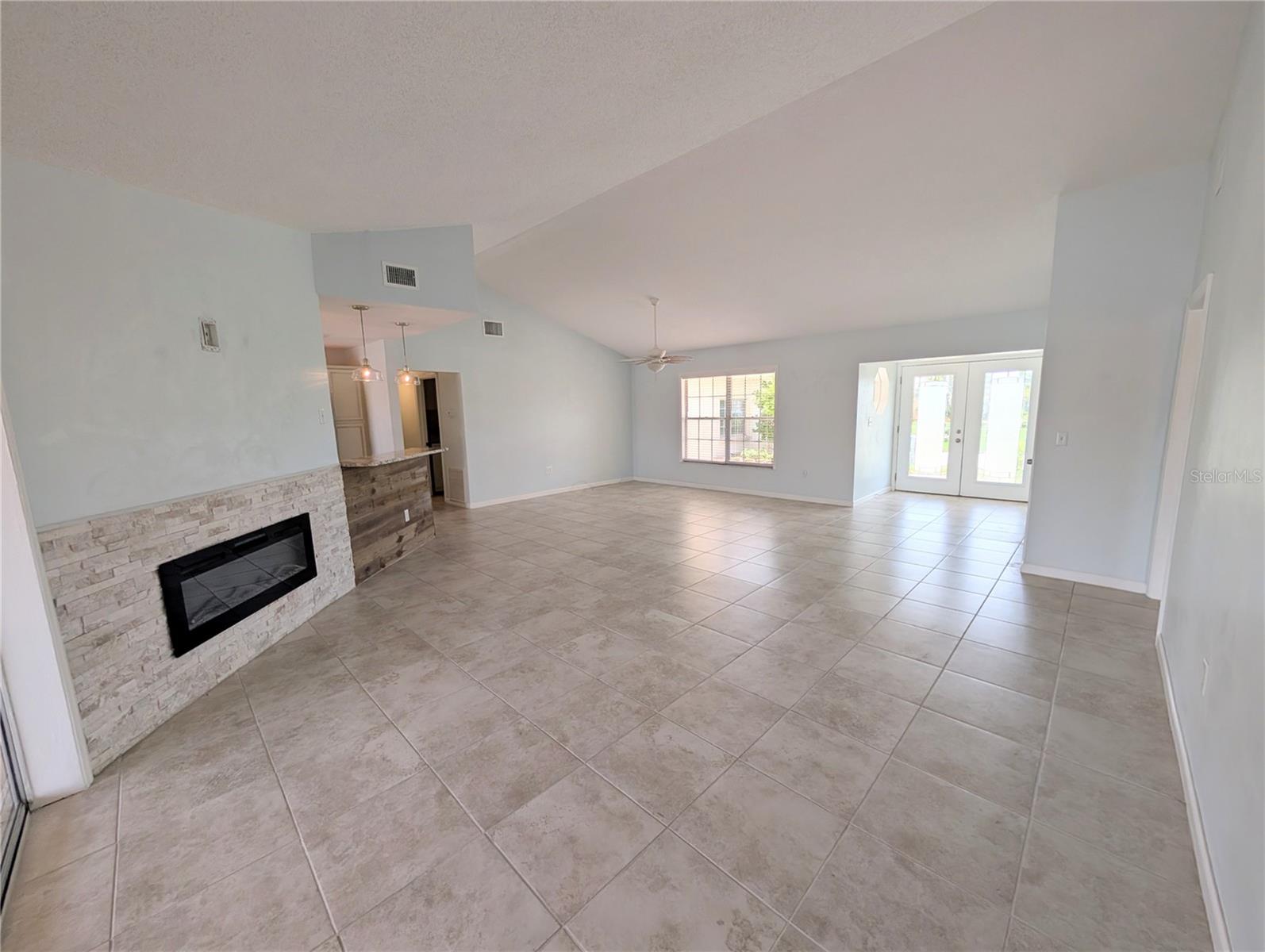 BAY LAKE ESTATES PH I - Residential Lease