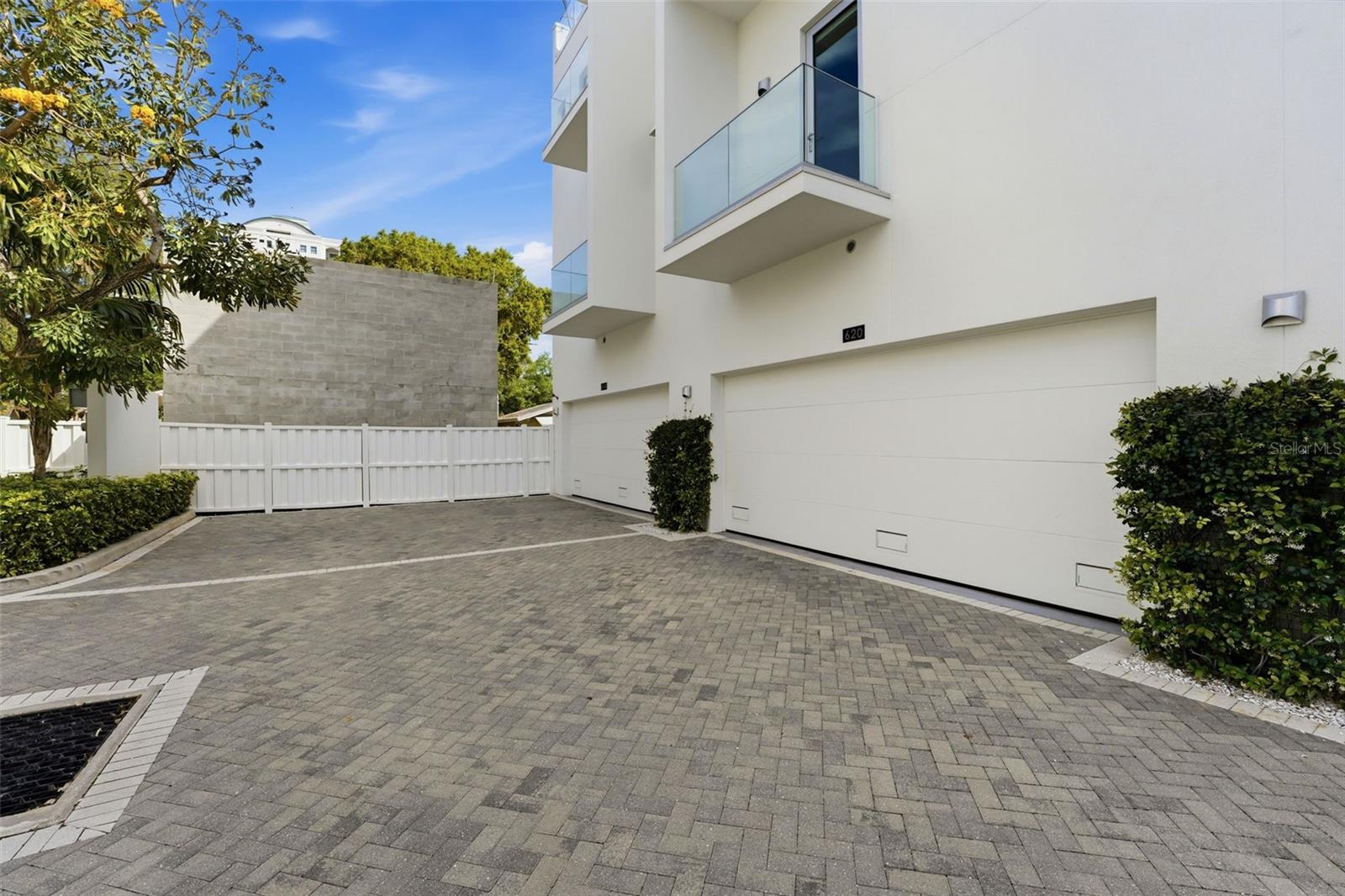 TOWNHOMES/ORANGE CLUB - Residential