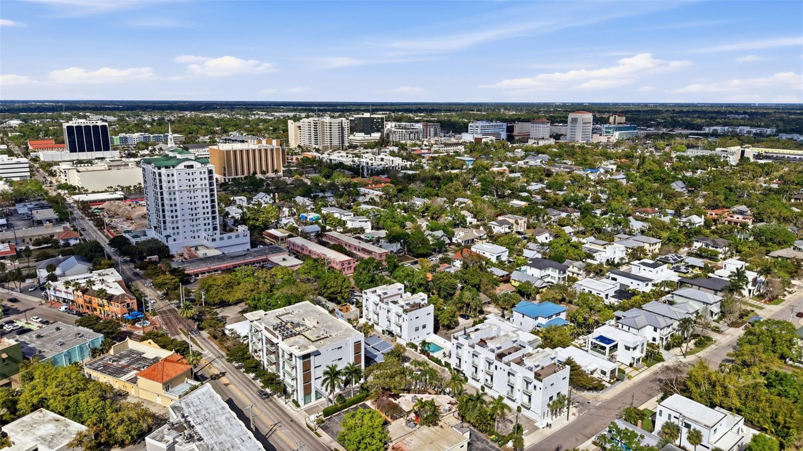 TOWNHOMES/ORANGE CLUB - Residential