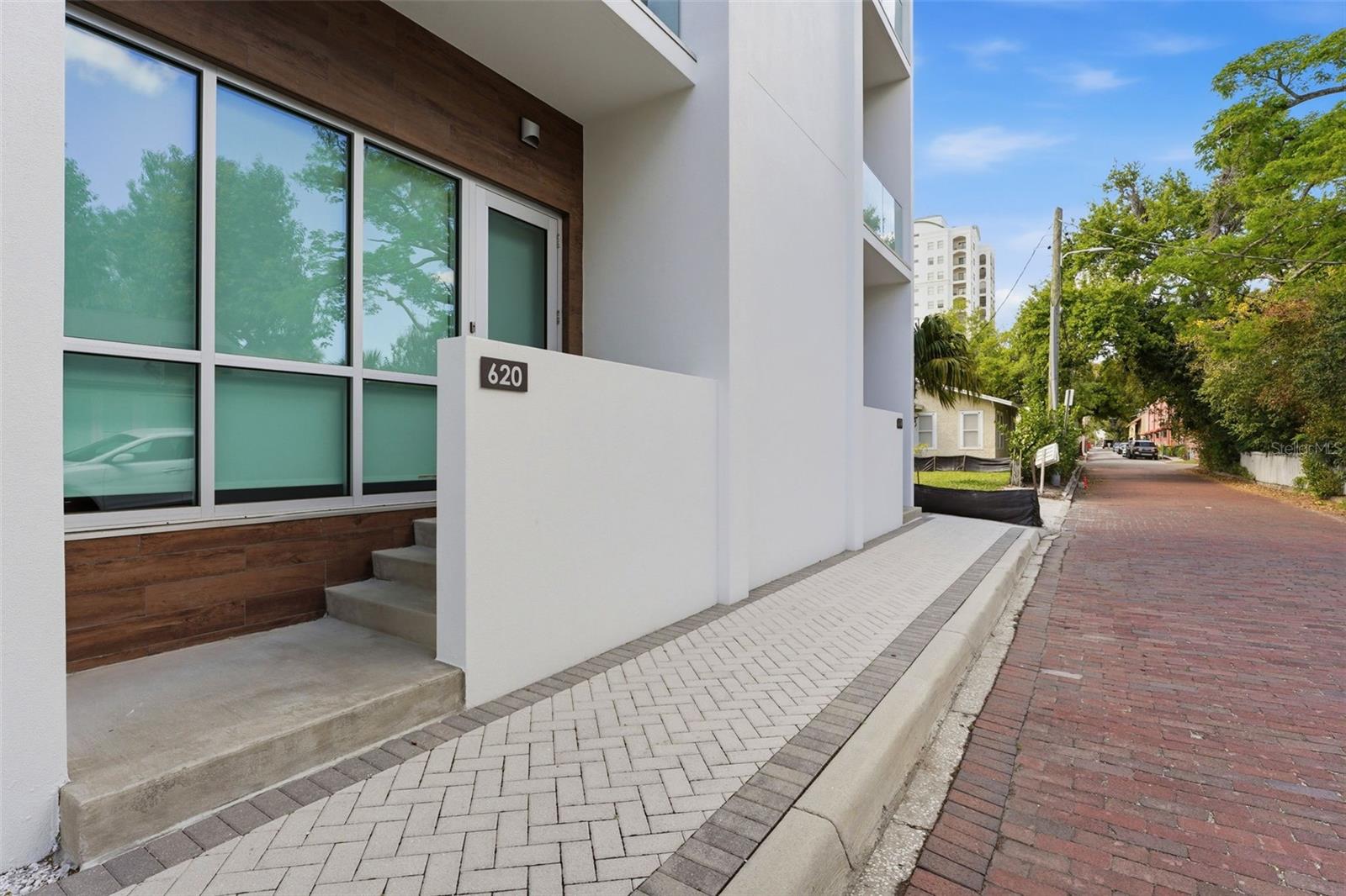 TOWNHOMES/ORANGE CLUB - Residential