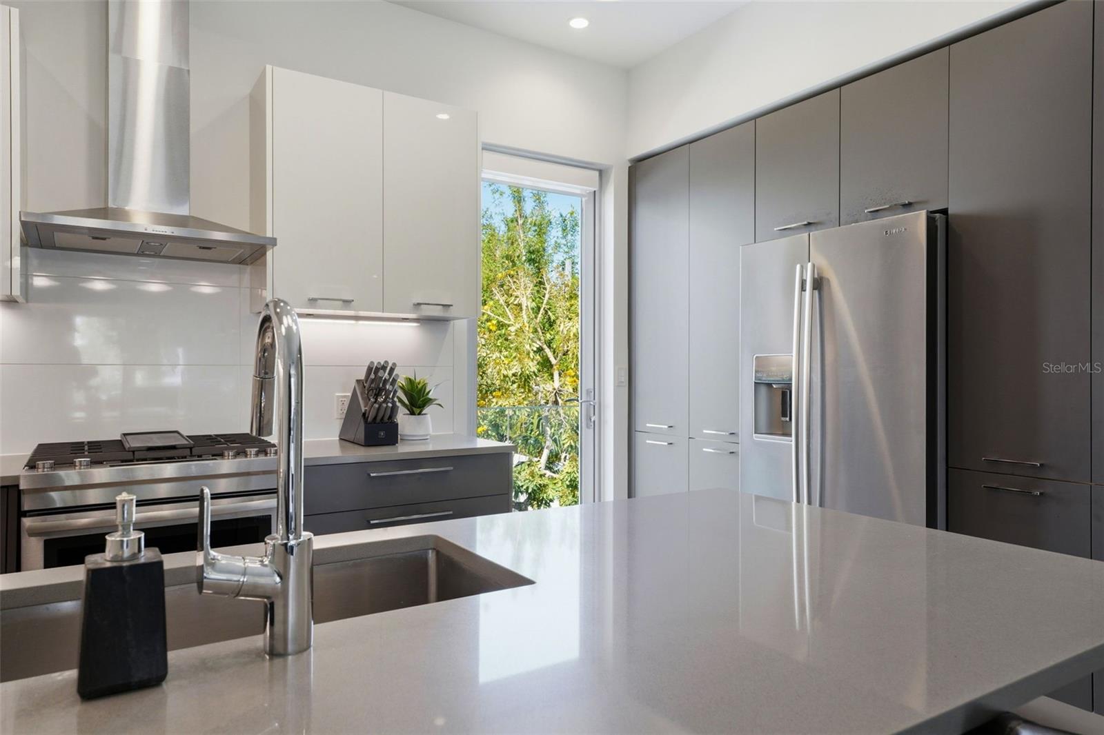 TOWNHOMES/ORANGE CLUB - Residential